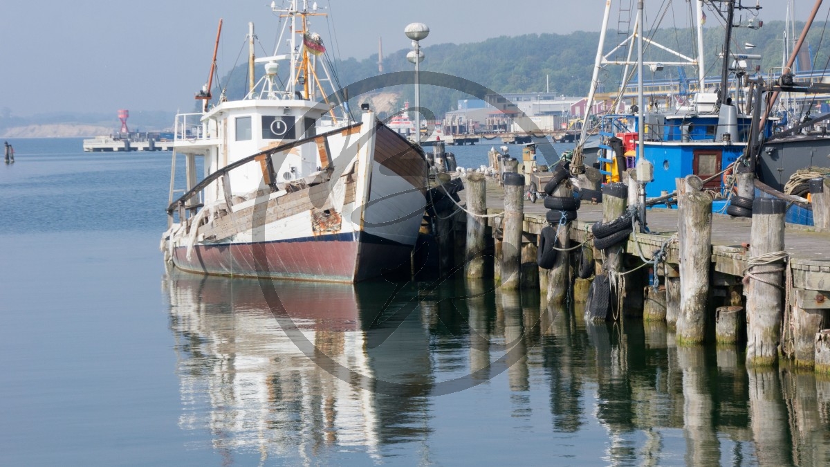 Ruegen Sassnitz Hafen2.jpg