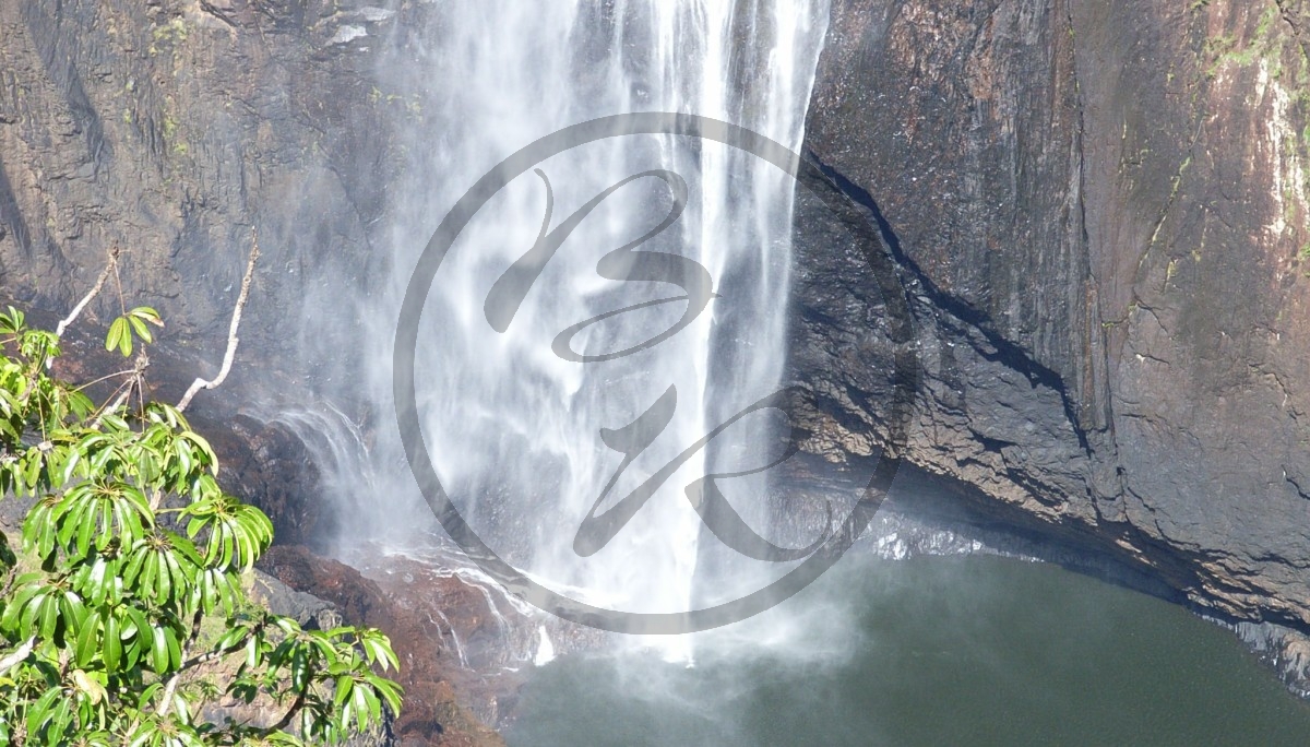 Wallaman Falls 'Girringun [Lumholtz] Nationalpark'_R-11296.jpg