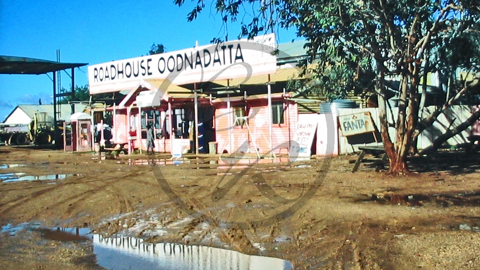 Oodnadatta - Track - Morast - (pink) Roadhouse_C04-30-02.JPG