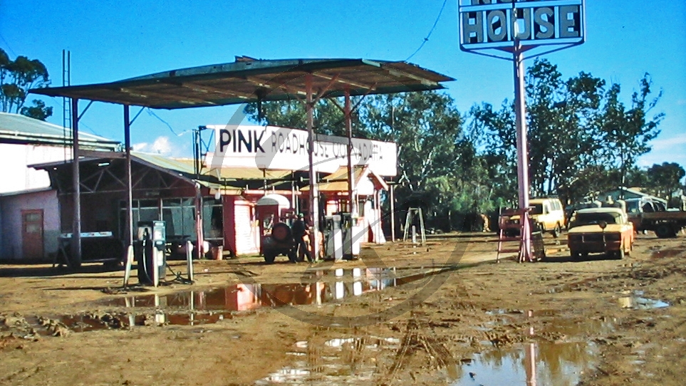 Oodnadatta - Track - Morast - Tankstelle_C04-30-05.JPG