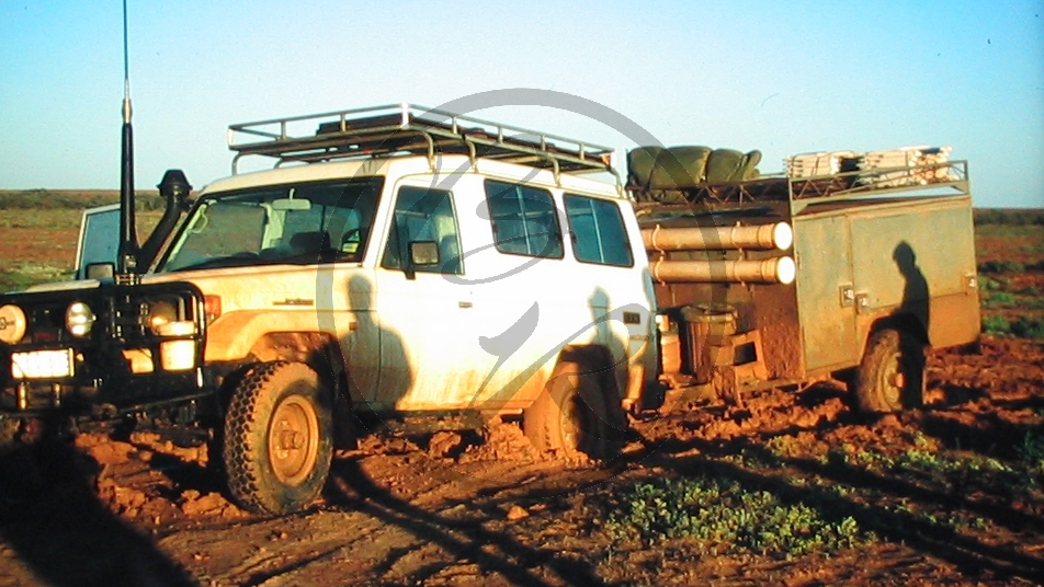 Outback - Oodnadatta Track - Morast - Geländewagen_C04-30-10.jpg