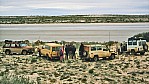 Lake Eyre - Cooper River Mndung (mouth) - Fahrzeugkolonne_C04-32-14.JPG