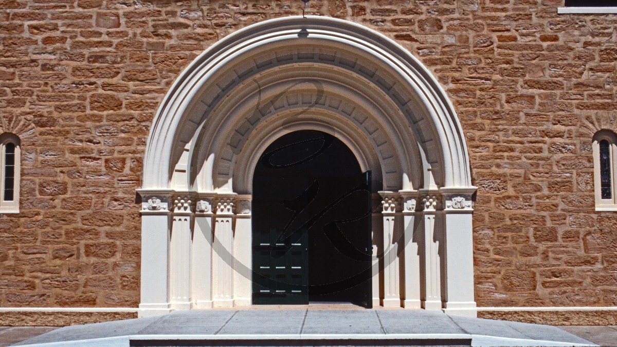 Geraldton - St Francis Xavier Kathedrale - Portal_C04-22-19.jpg