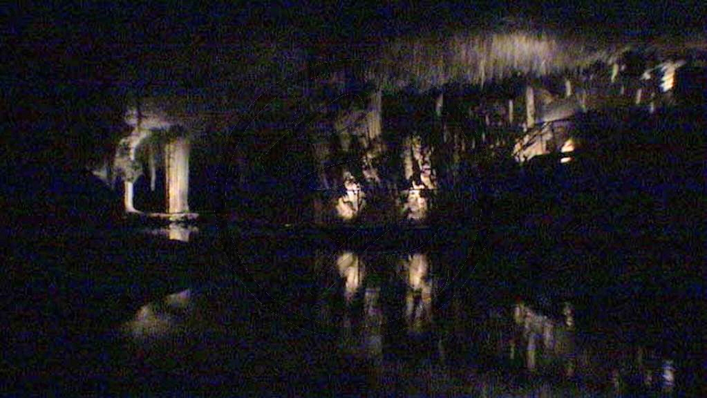 Margaret River - Lake Cave (2003-243).jpg