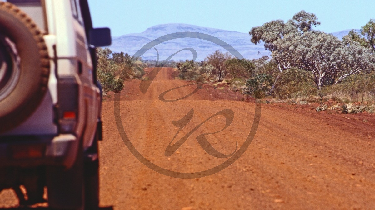 Pilbara - Chichester Range - rote Piste - Gravelroad - Geländewagen_C04-20-20.jpg